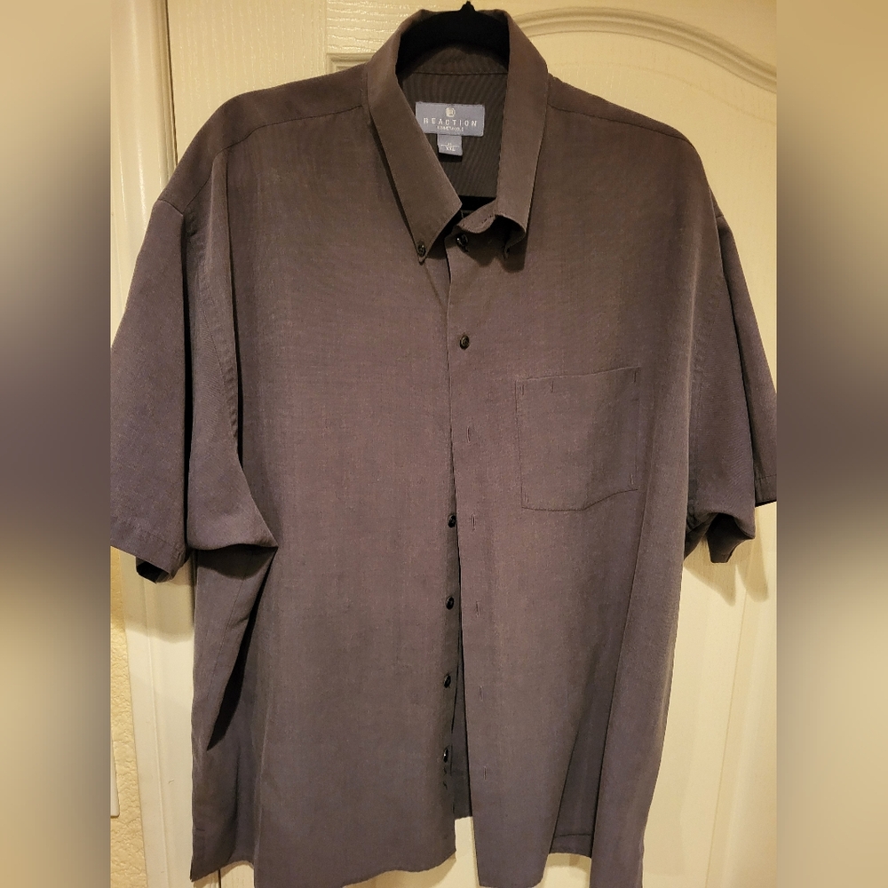 Men's Gray Short Sleeve Shirt